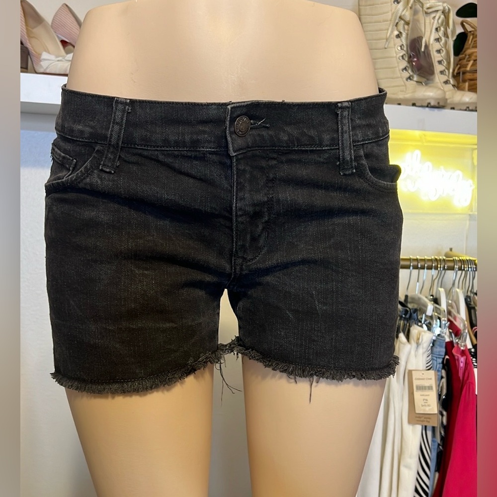 Old Navy Diva Black Med Washed Frayed Shorts 8 (32-33”W| 3”I) - Picture 8 of 12